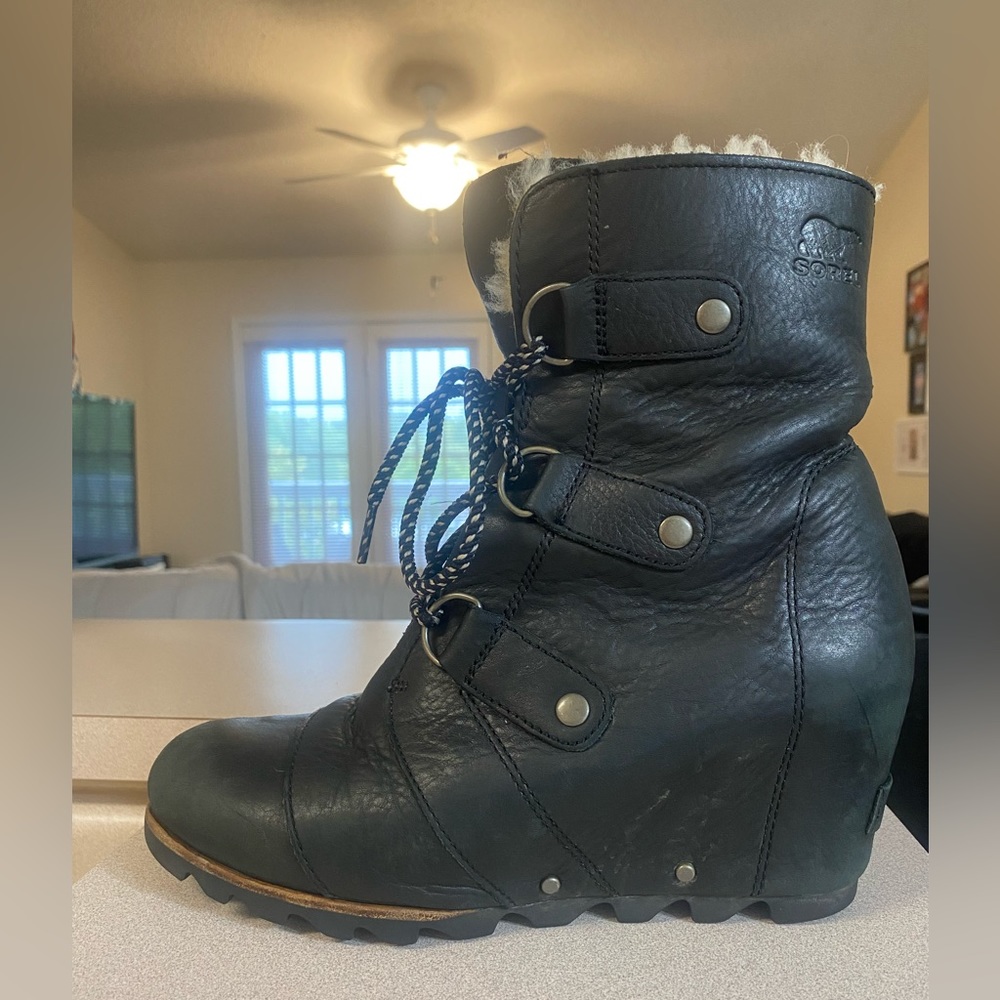 Sorel Joan of Arctic Wedge II lace up boots, size 8.5